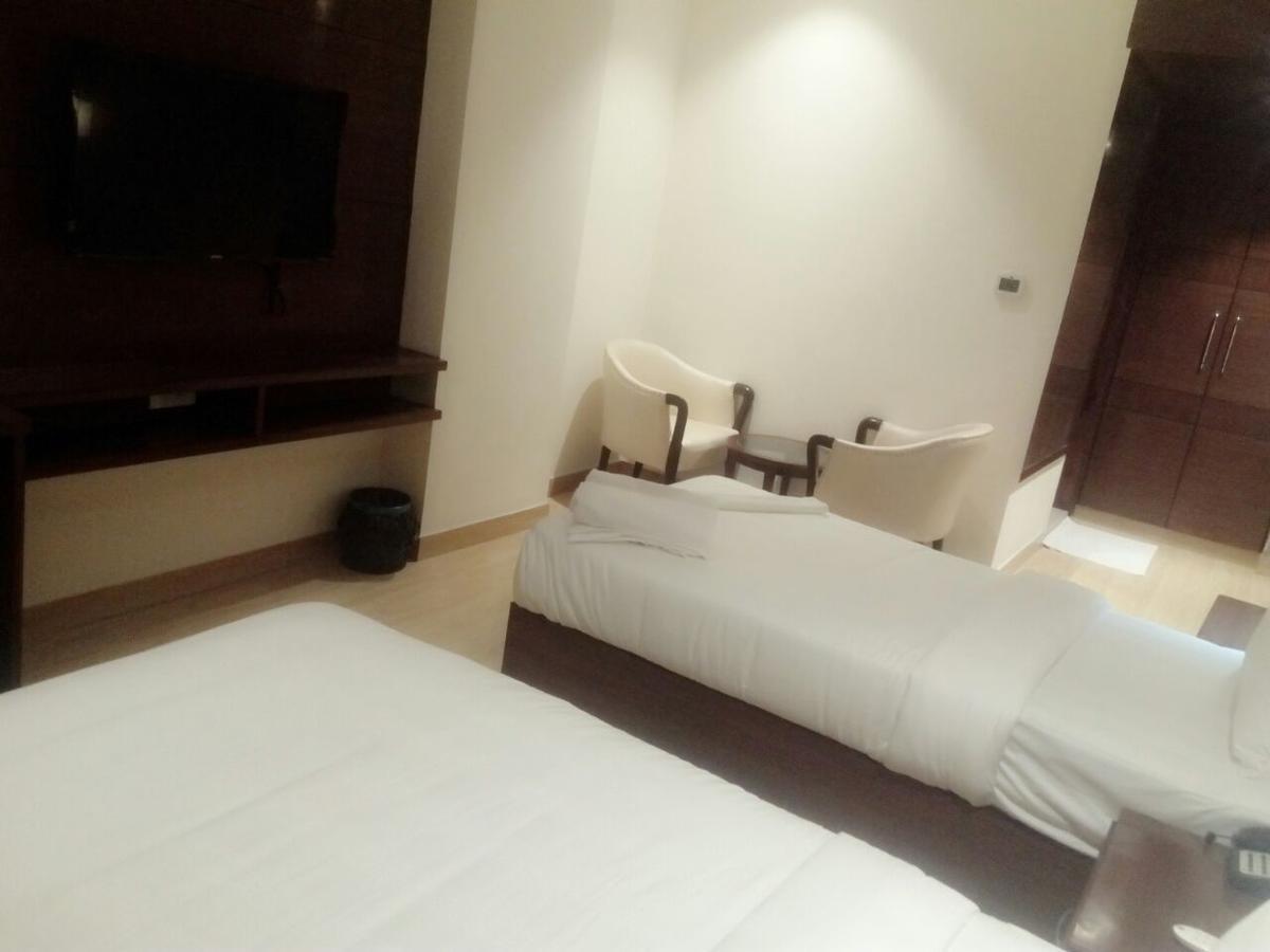 Hotel The Grand Parisian à Delhi  Extérieur photo