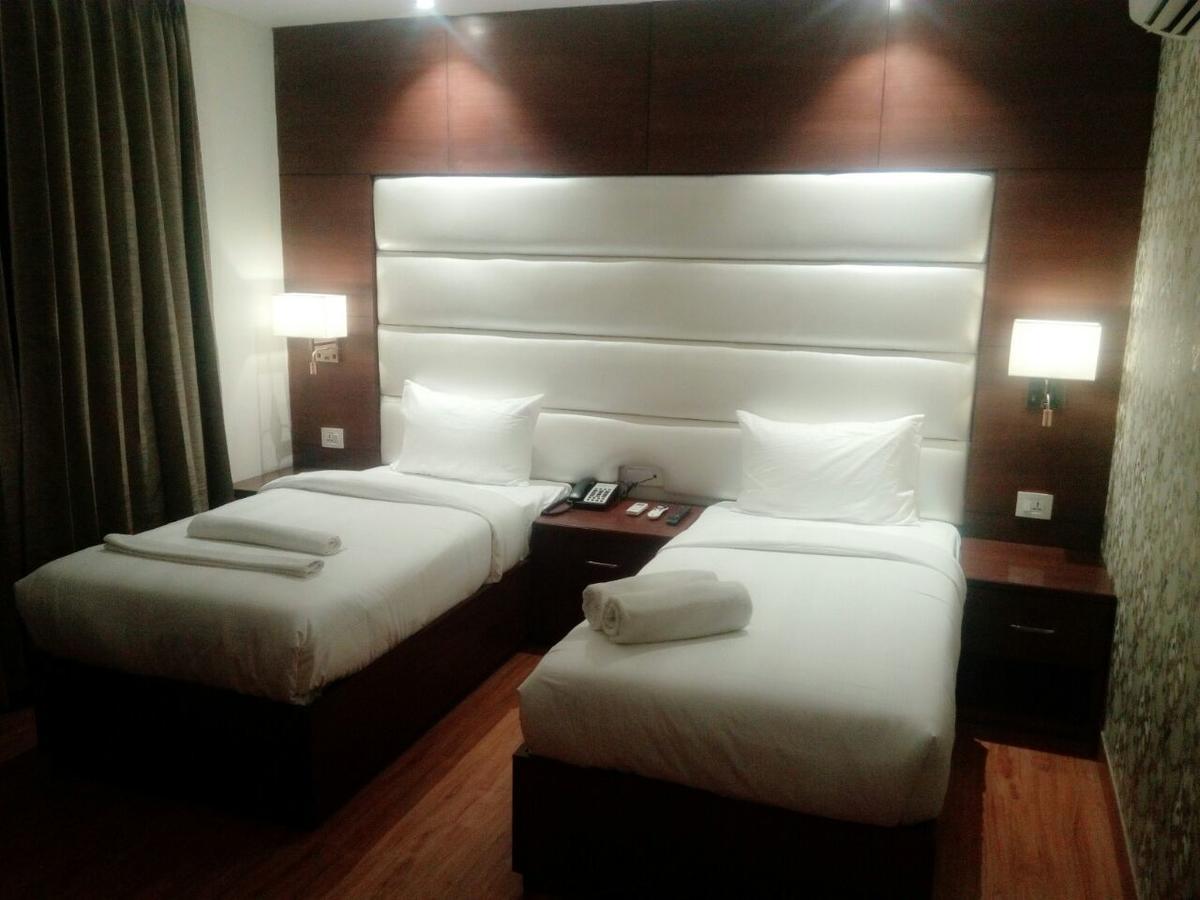 Hotel The Grand Parisian à Delhi  Extérieur photo
