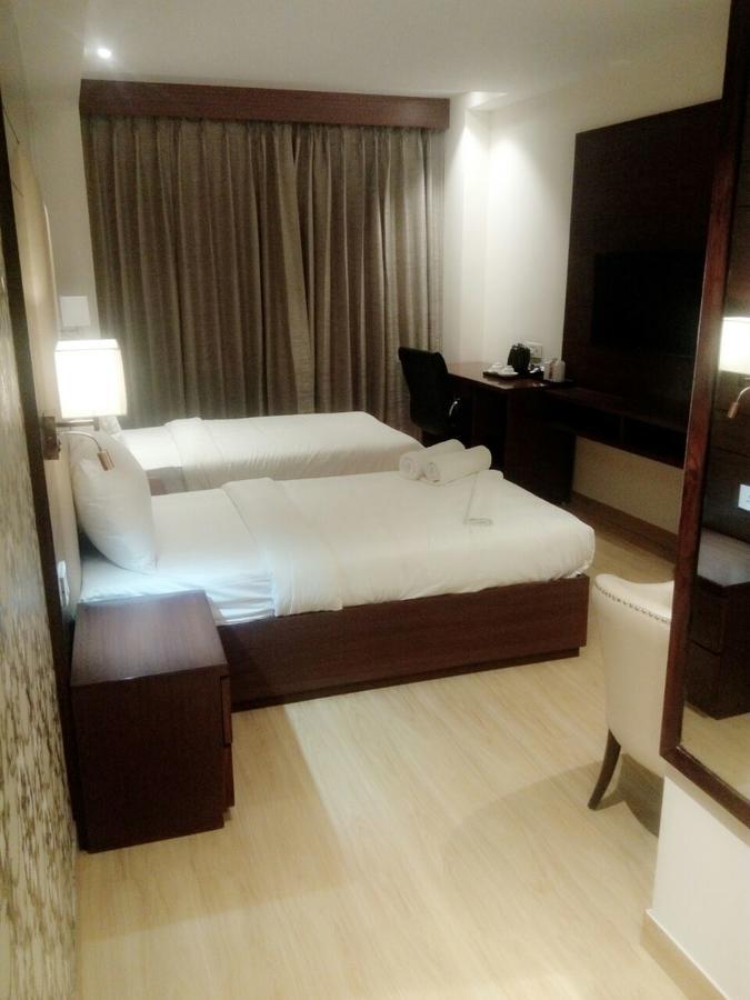 Hotel The Grand Parisian à Delhi  Extérieur photo