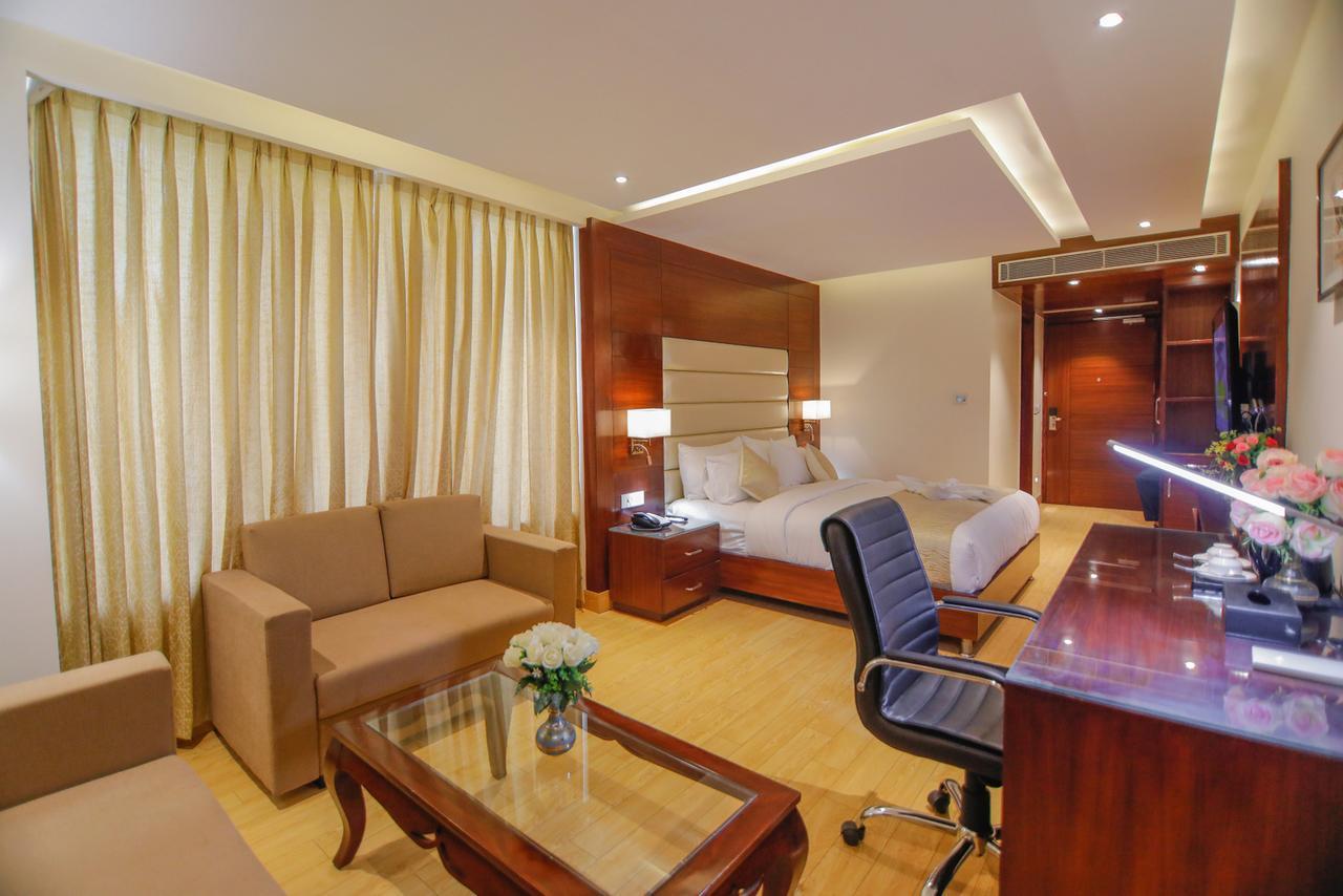 Hotel The Grand Parisian à Delhi  Extérieur photo