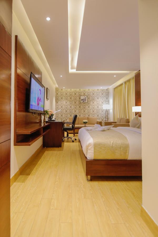 Hotel The Grand Parisian à Delhi  Extérieur photo